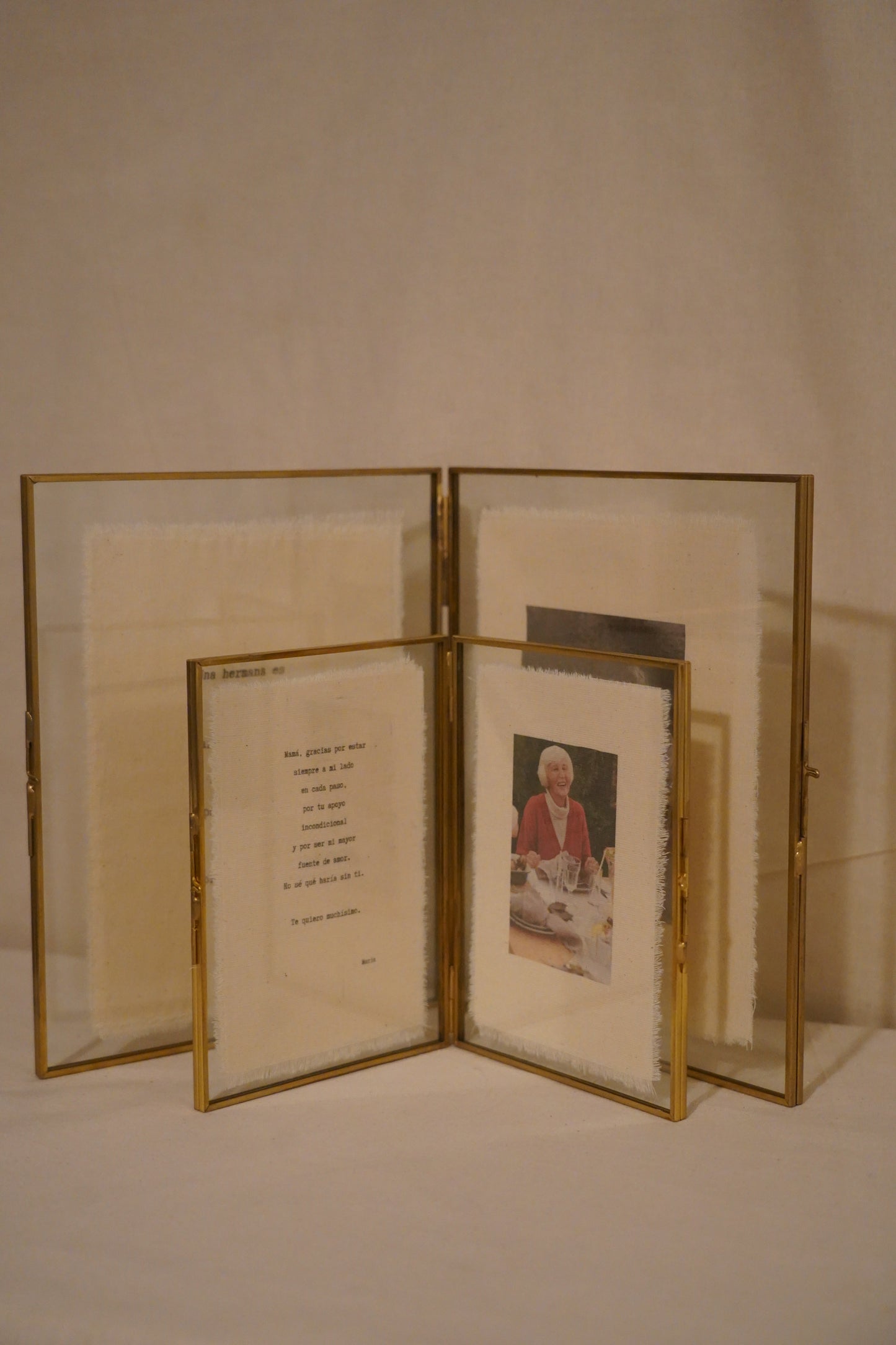 Revelado de foto y texto para marco de cristal doble