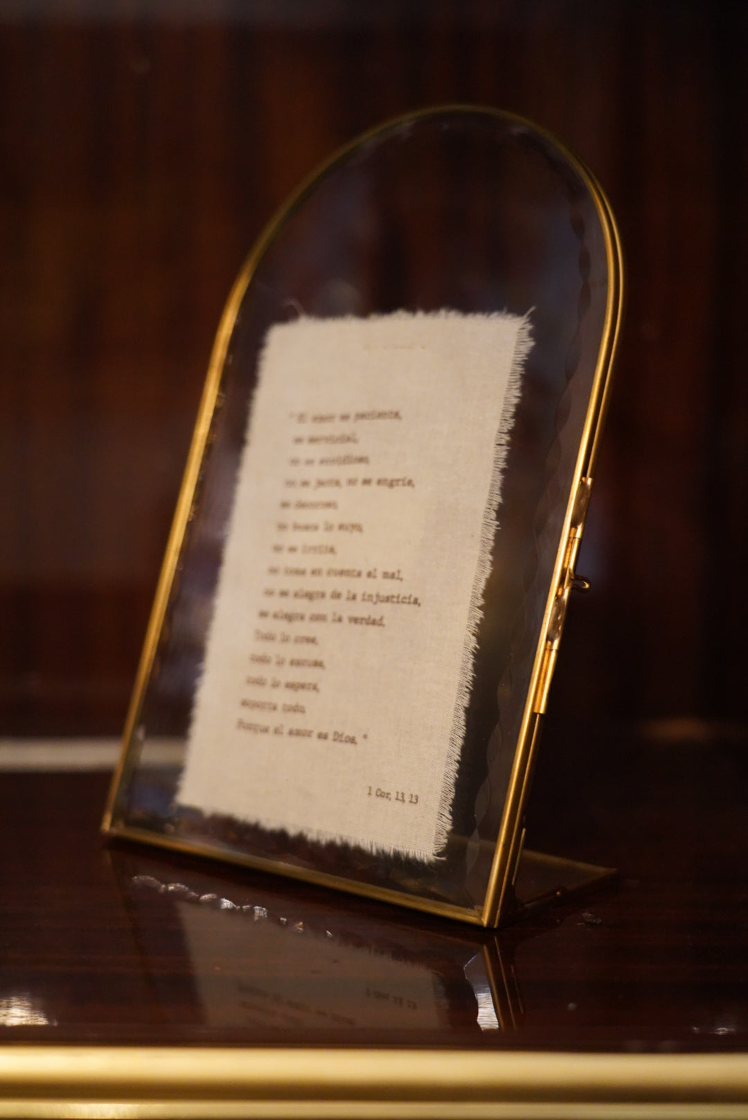 Revelado en marco de cristal curvo