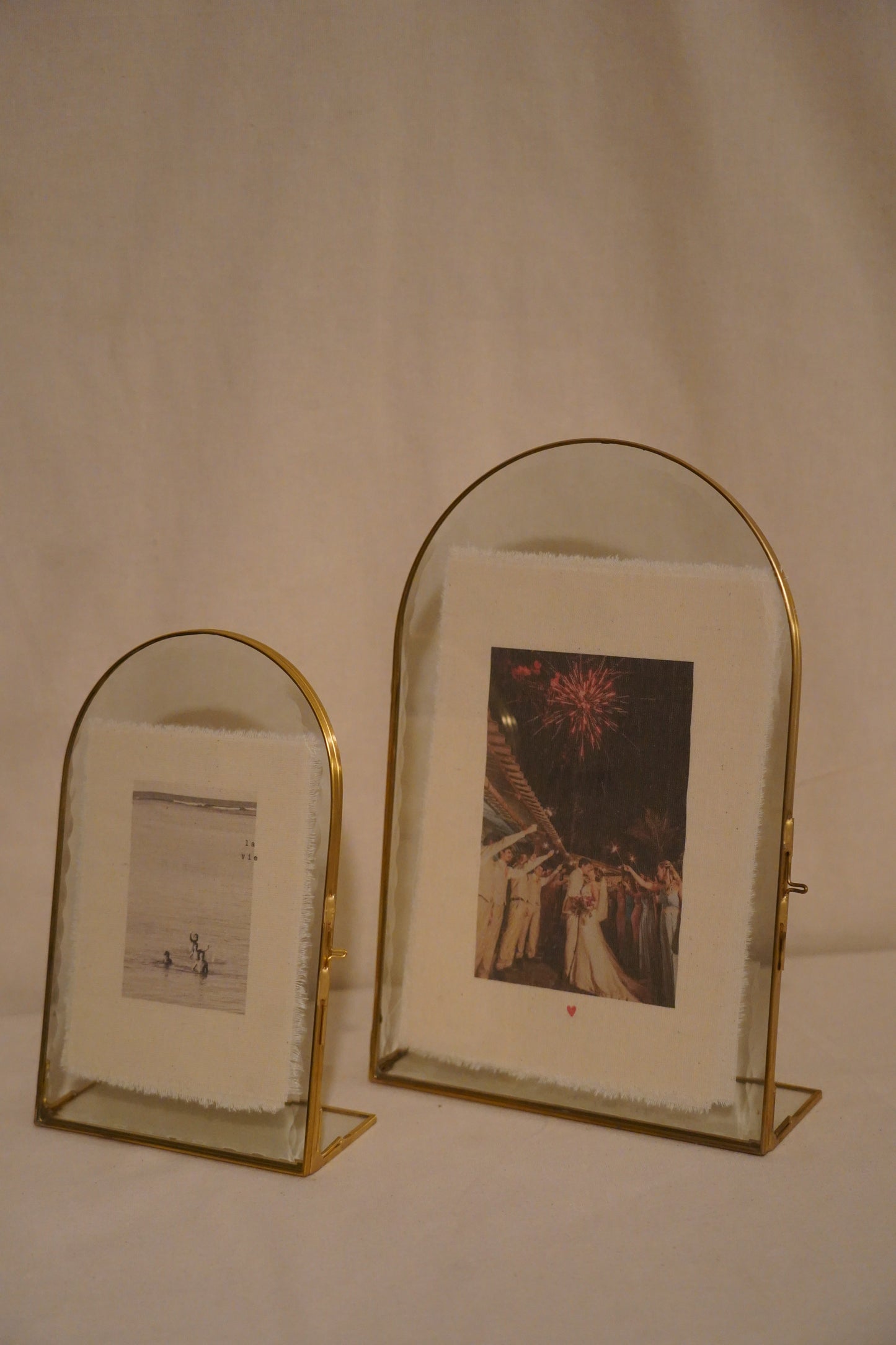 Revelado en marco de cristal curvo