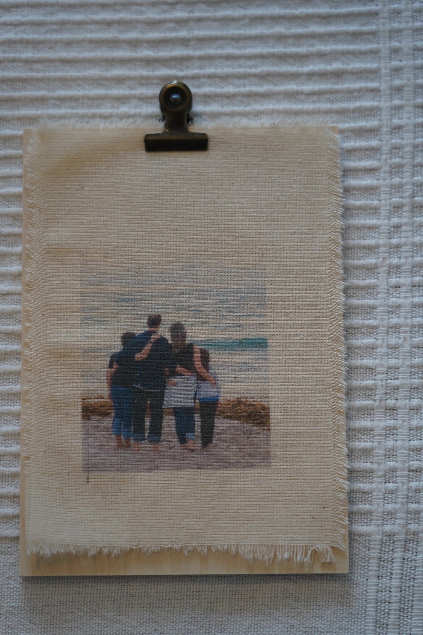 Revelado en lámina de madera con clip