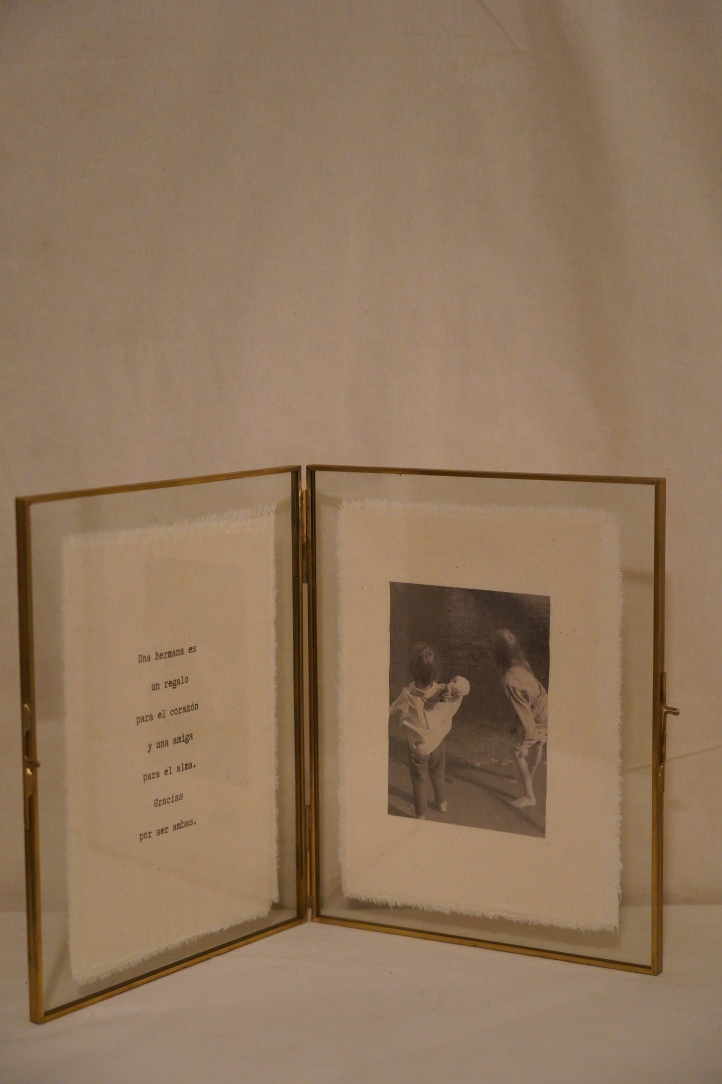 Revelado de foto y texto para marco de cristal doble